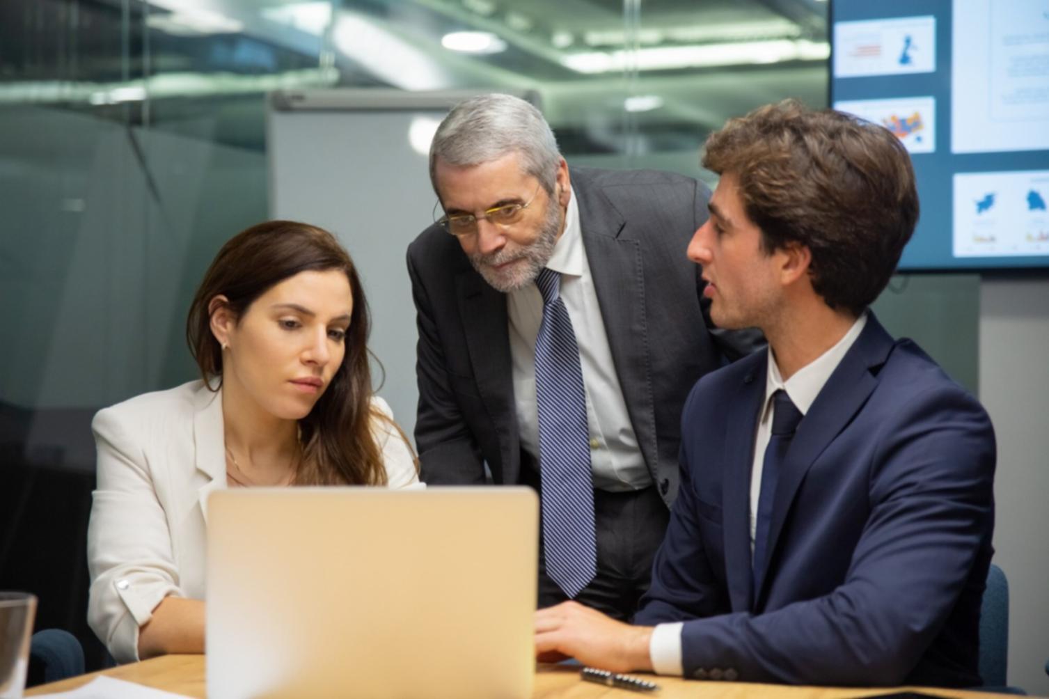 Unser Team bei der Arbeit im Büro in Ingolstadt